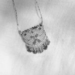 Charger l'image dans la galerie, Collier médaillon dentelle Nassau
